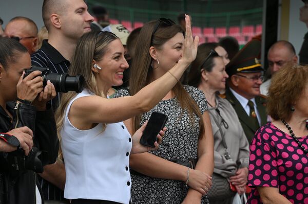 Более 100 юношей получили алые погоны в МСВУ Более 100 юношей получили алые погоны в МСВУ - Sputnik Беларусь