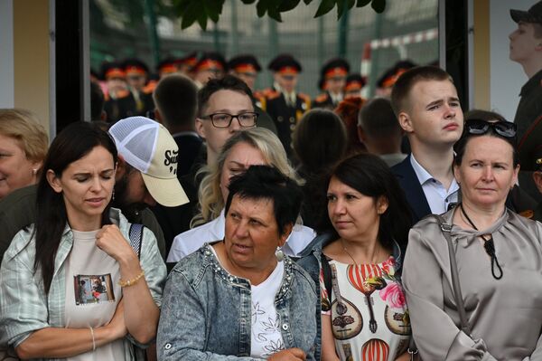 Более 100 юношей получили алые погоны в МСВУ Более 100 юношей получили алые погоны в МСВУ - Sputnik Беларусь