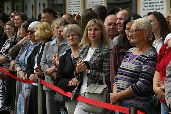 Более 100 юношей получили алые погоны в МСВУ Более 100 юношей получили алые погоны в МСВУ - Sputnik Беларусь