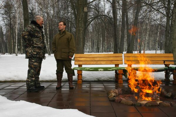 19 марта 2009 года президенты встретились в государственной резиденции &quot;Русь&quot; в Завидово – сначала краткая беседа один на один, затем переговоры с участием членов правительств двух стран, совместная прогулка и рабочий ужин. Значительная часть встречи была посвящена взаимодействию в энергетической сфере. Обсуждалось, в частности, &quot;урегулирование технических проблем в сфере газового сотрудничества&quot; Москвы и Минска.  - Sputnik Беларусь