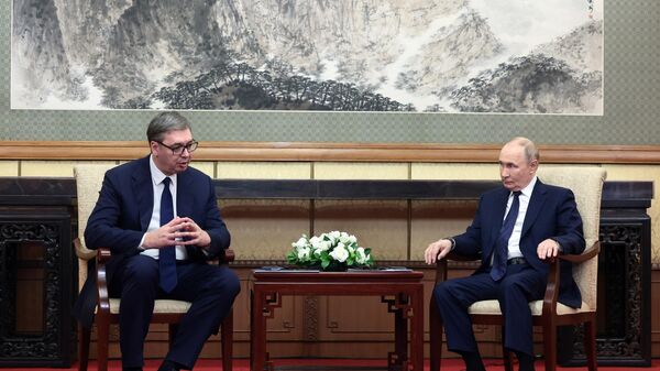 Александр Вучич и Владимир Путин на переговорах в Пекине - Sputnik Беларусь