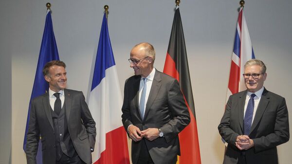 Президент Франции Эммануэль Макрон, канцлер Германии Фридрих Мерц и премьер-министр Великобритании Кир Стармер - Sputnik Беларусь