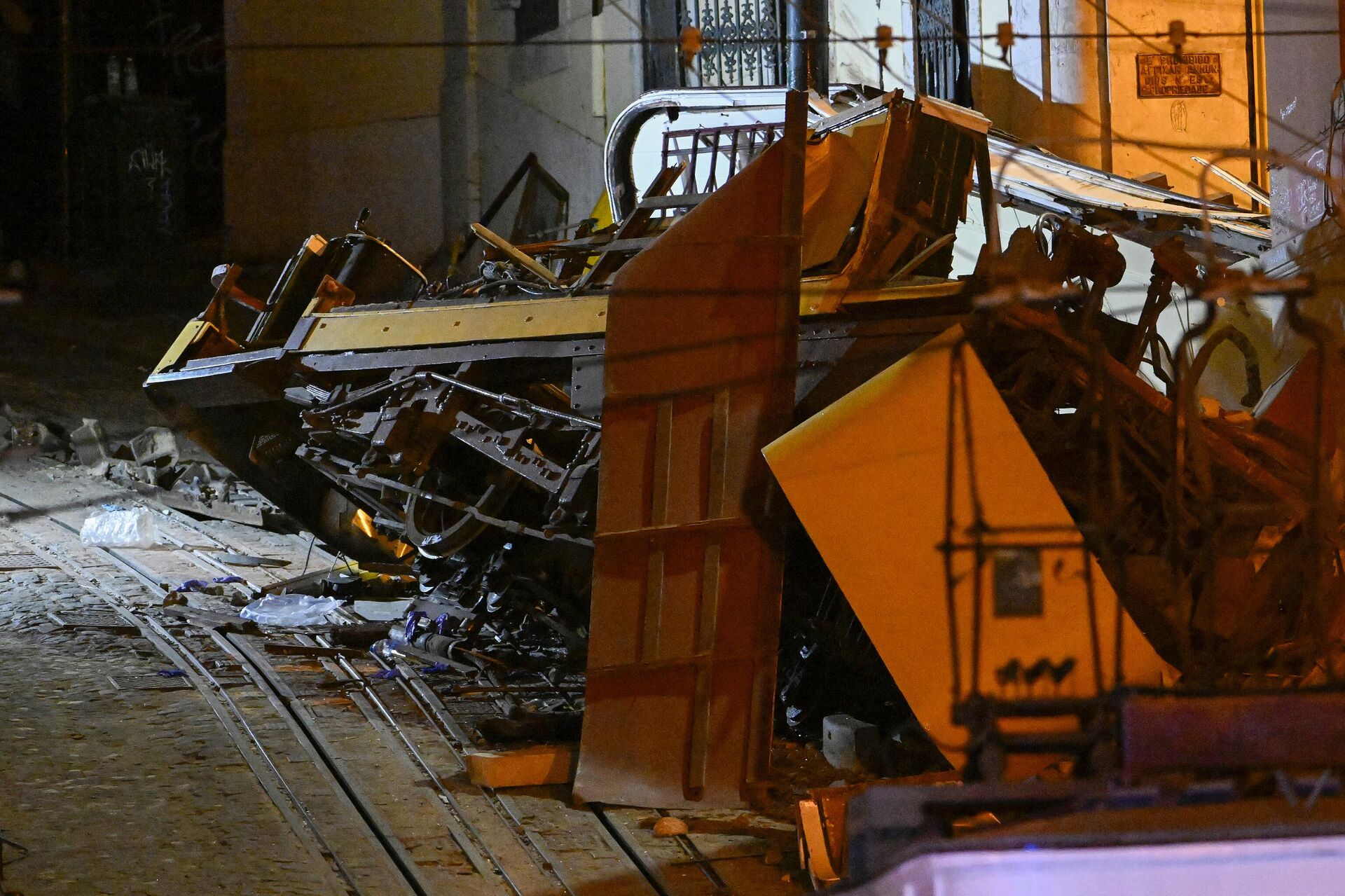 Остатки разрушенного фуникулера Глория - Sputnik Беларусь, 1920, 04.09.2025