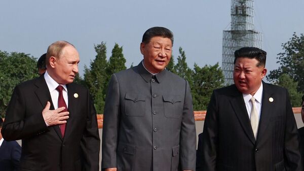 Президент РФ Владимир Путин, председатель КНР Си Цзиньпин, председатель государственных дел КНДР Ким Чен Ын  - Sputnik Беларусь