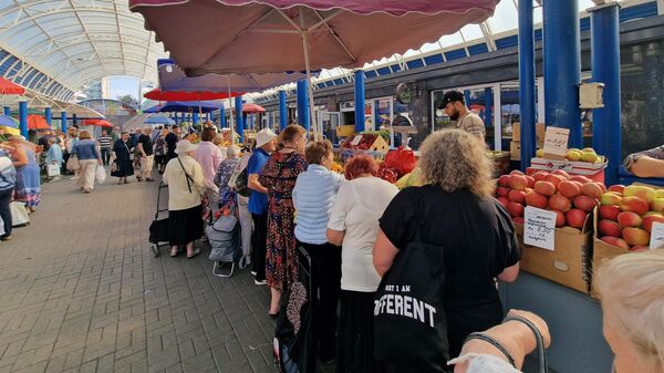 Цены на Комаровском рынке - Sputnik Беларусь