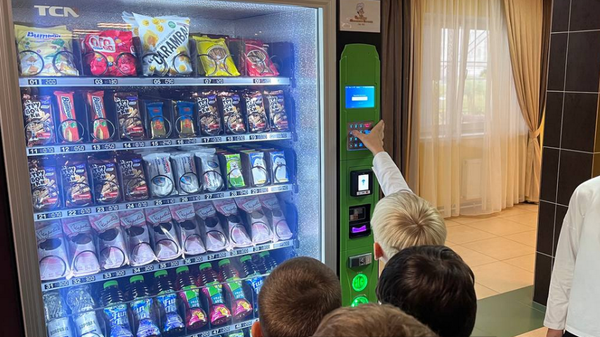 Автоматы с едой начали устанавливать в школах Минска - Sputnik Беларусь