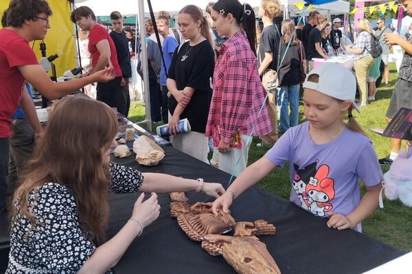 Очередной фестиваль науки проходит в Ботаническом саду в Минске. - Sputnik Беларусь