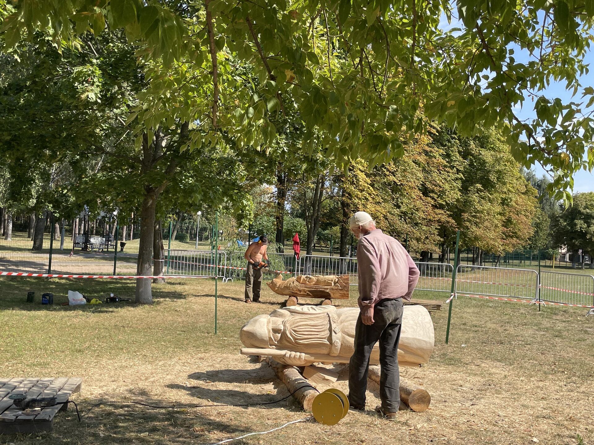 Участник из Минска Александр Серченя работает над образом дозорного Добрыни - Sputnik Беларусь, 1920, 06.09.2025