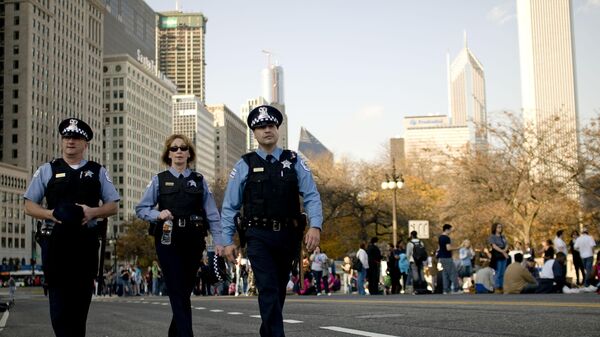 Сотрудники полиции Чикаго патрулируют улицы возле Грант-парка - Sputnik Беларусь
