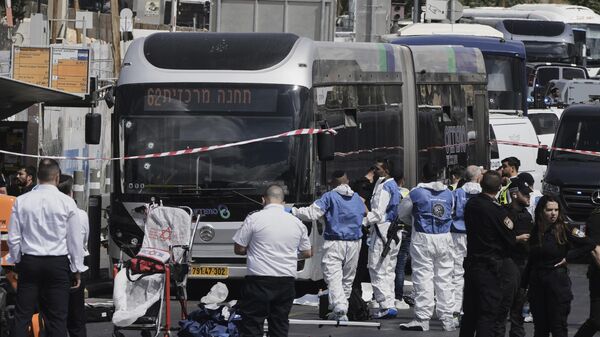 Полиция и медики на месте теракта в Иерусалиме - Sputnik Беларусь