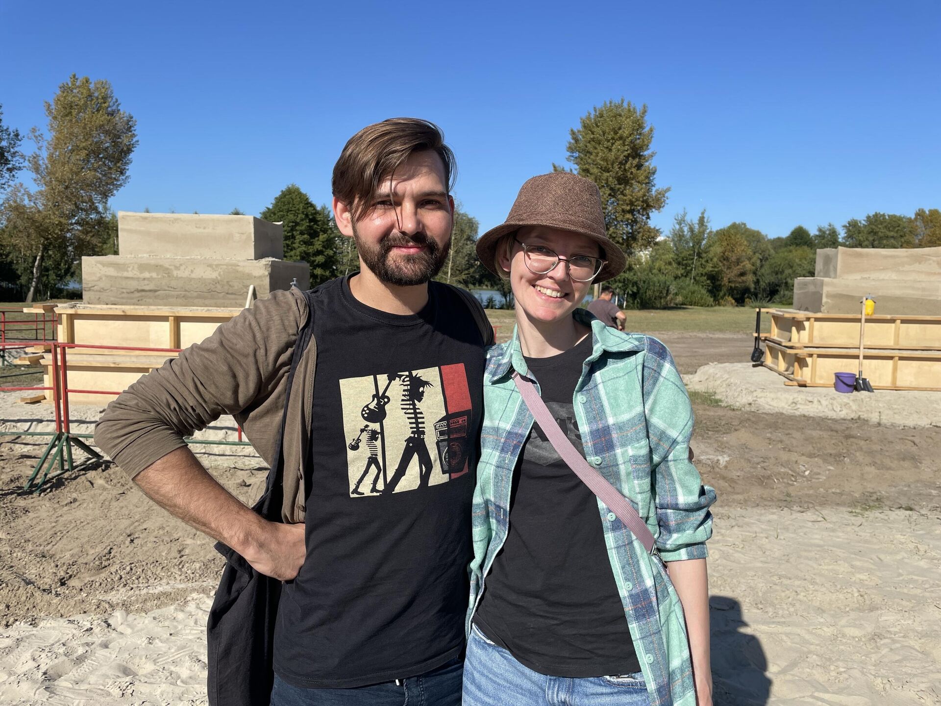 Лайма Мирончик с супругом на фестивале песочных скульптур в Гомеле  - Sputnik Беларусь, 1920, 08.09.2025