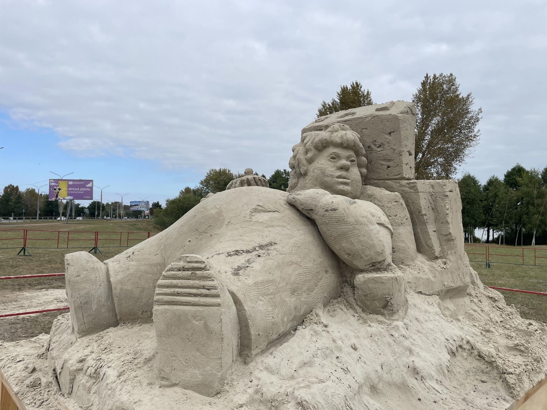 Скульптура Нехочуха на фестивале песочных скульптур в Гомеле - Sputnik Беларусь, 1920, 08.09.2025