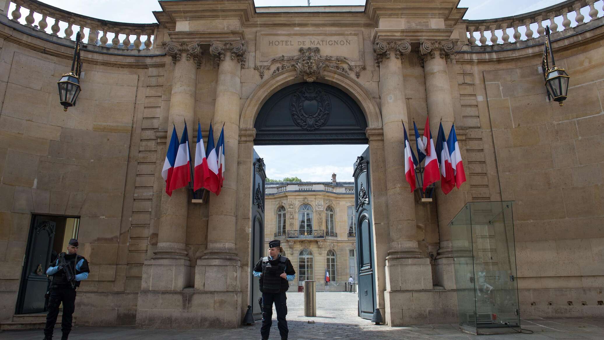 Правительство Франции уйдет в отставку