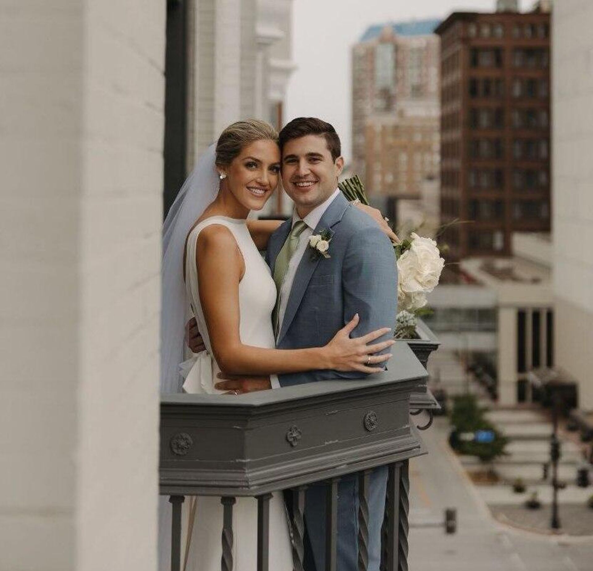 Сэм и Грейс Энас в день свадьбы - Sputnik Беларусь, 1920, 09.09.2025