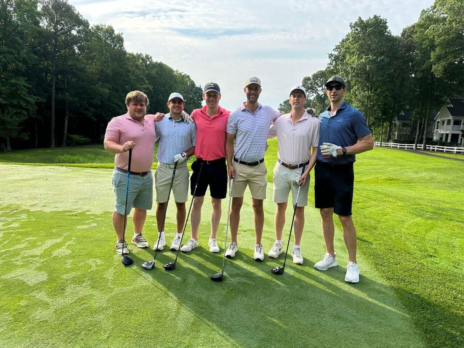 Сэм Энас с друзьями - Sputnik Беларусь, 1920, 09.09.2025