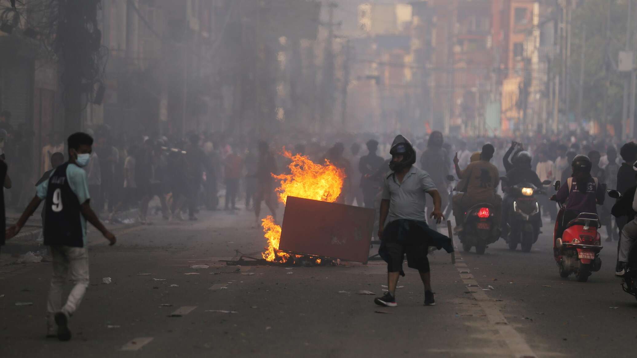 Мародеры и комендантский час: ситуация в Непале на данный момент Мародеры и комендантский час: ситуация в Непале на данный момент