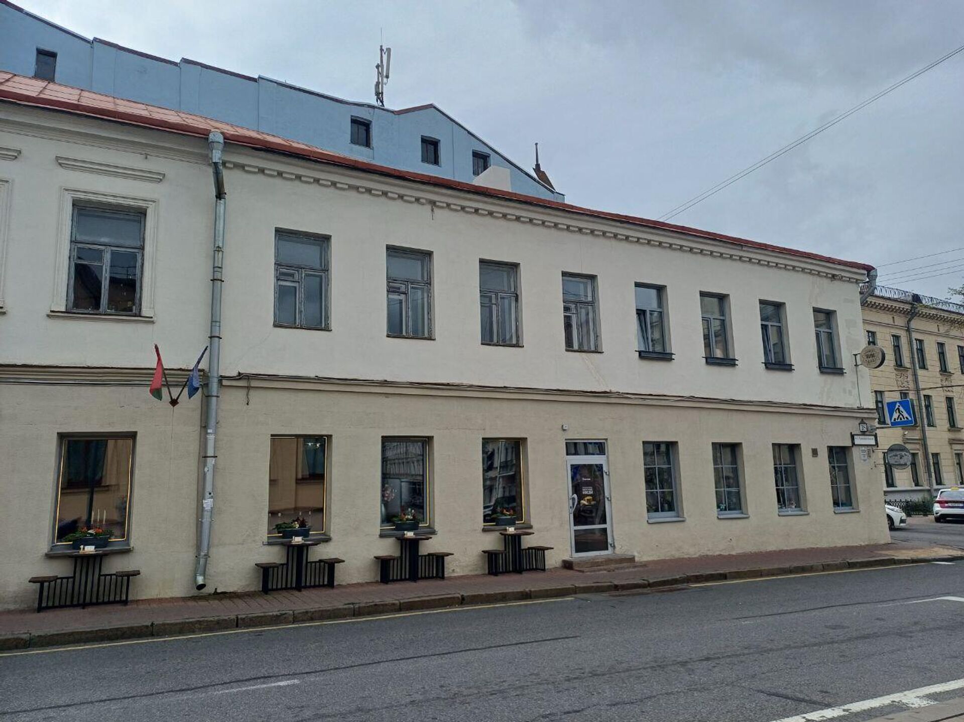 Улица Интернациональная, дом 18. Здесь когда-то находилась первая минская кондитерская Константинопольская.  - Sputnik Беларусь, 1920, 10.09.2025