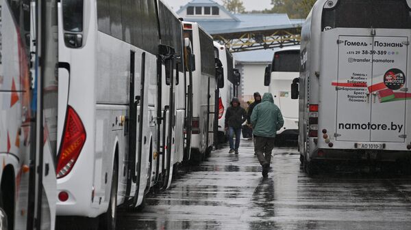 Погранпереход Варшавский мост перед закрытием границы - Sputnik Беларусь