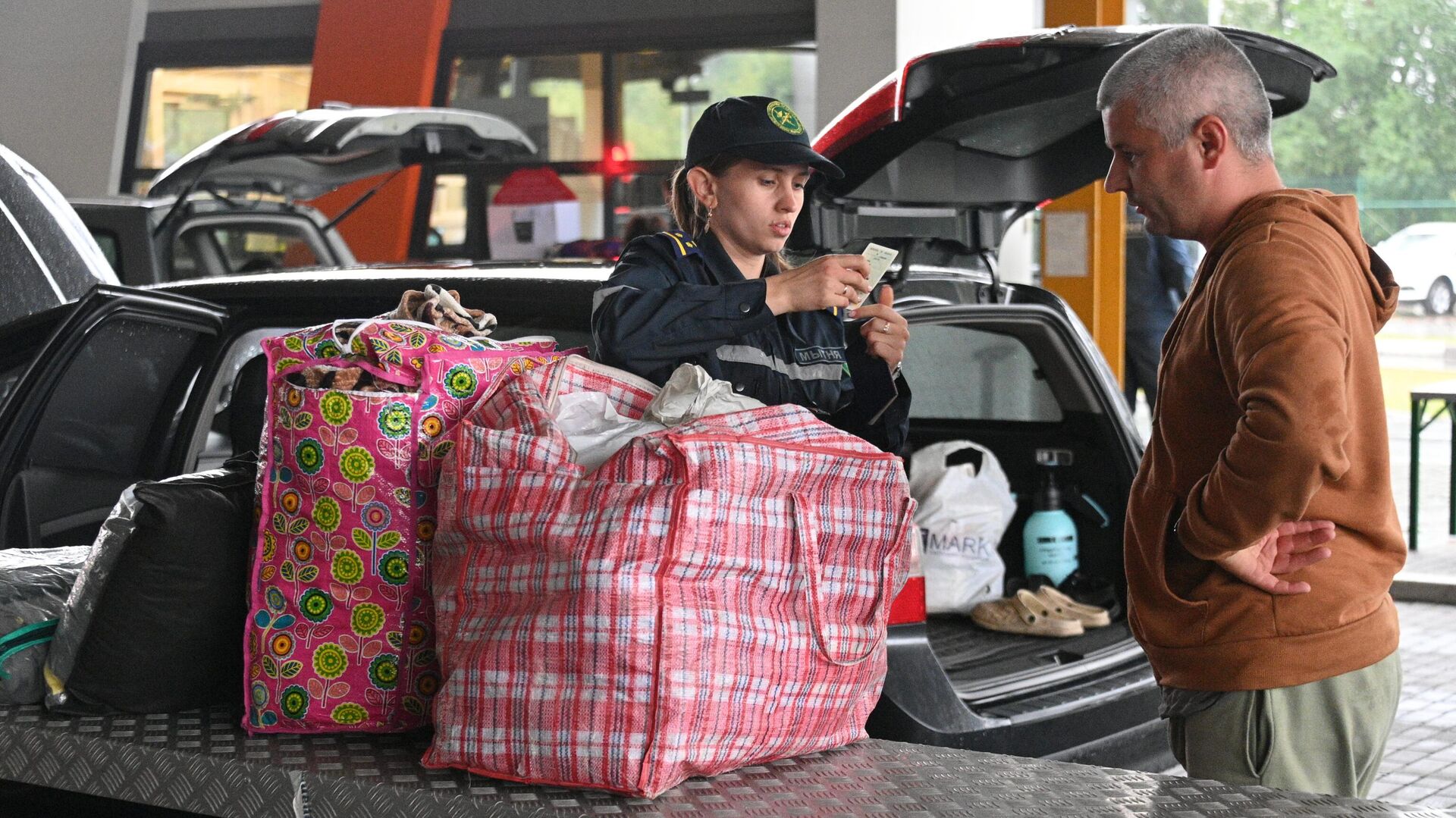 Около 10 тысяч граждан Украины прибыло в Беларусь в октябре Около 10 тысяч граждан Украины прибыло в Беларусь в октябре