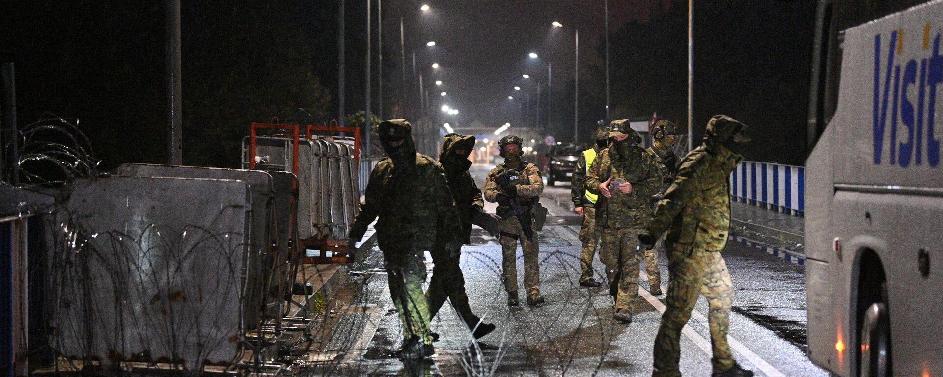 Шлагбаум, егоза, щиты: как Польша закрывала границу с Беларусью (видео) - Sputnik Беларусь, 1920, 12.09.2025