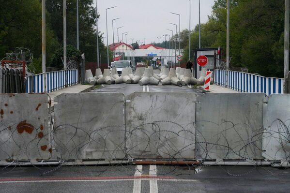 Бетонные надолбы на польской границе. - Sputnik Беларусь