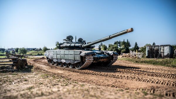 С ветерком на броне: что ждет гостей Линии Сталина в День танкиста (видео) - Sputnik Беларусь