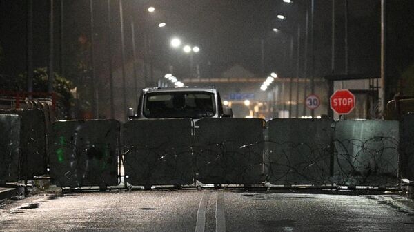 Польские пограничники обустраивают заграждение на белорусско-польской границе - Sputnik Беларусь