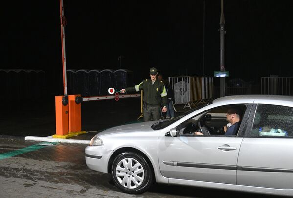 Обстановка на пропускном пункте &quot;Варшавский мост&quot; на белорусско-польской границе перед закрытием. - Sputnik Беларусь