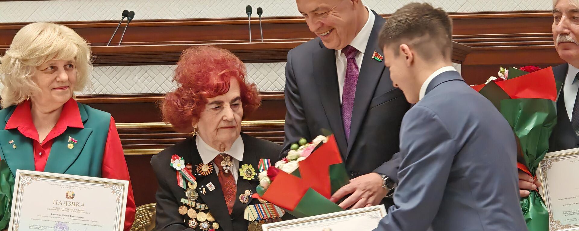 Сяргеенка ўручыў падзяку блакадніцы Марыі Ягадніцынай - Sputnik Беларусь, 1920, 12.09.2025