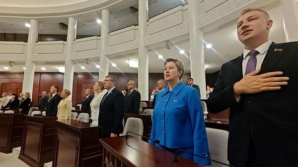 Белорусские депутаты готовятся ко Дню народного единства (видео) - Sputnik Беларусь