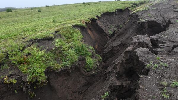 Разлом почвы в Усть-Камчатском районе Камчатского края - Sputnik Беларусь