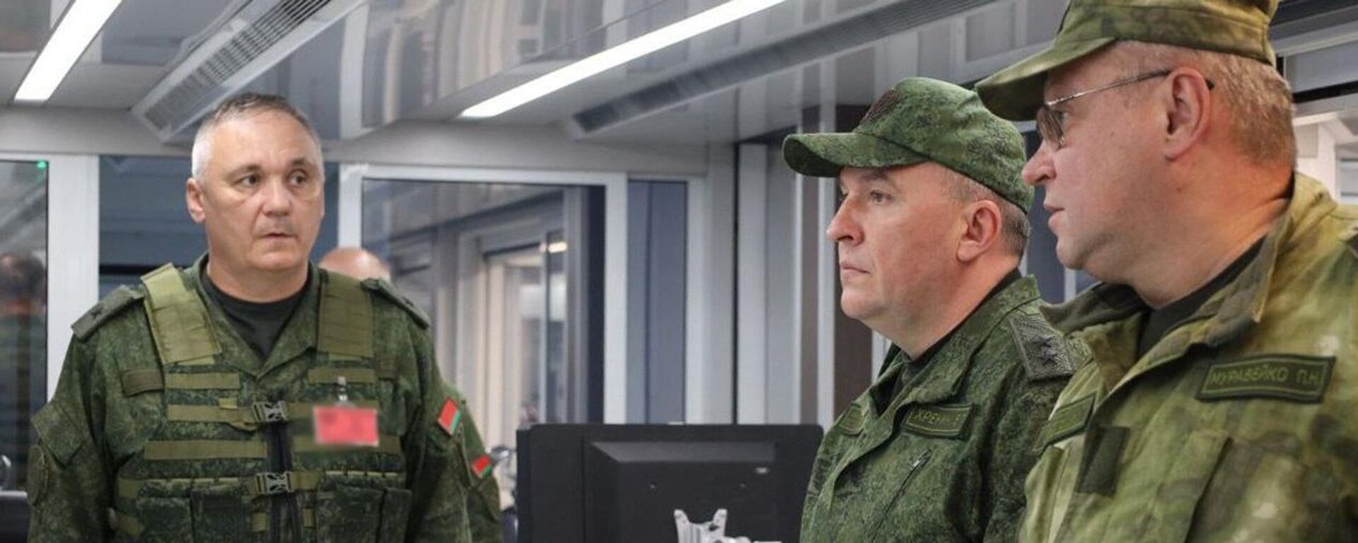 Министр обороны Беларуси Виктор Хренин посетил один из районов проведения учения Запад-2025 - Sputnik Беларусь, 1920, 13.09.2025