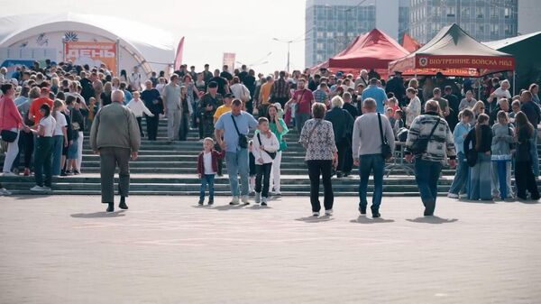 Матацыклы і забаўляльныя пляцоўкі: Мінск святкуе Дзень горада – відэа - Sputnik Беларусь