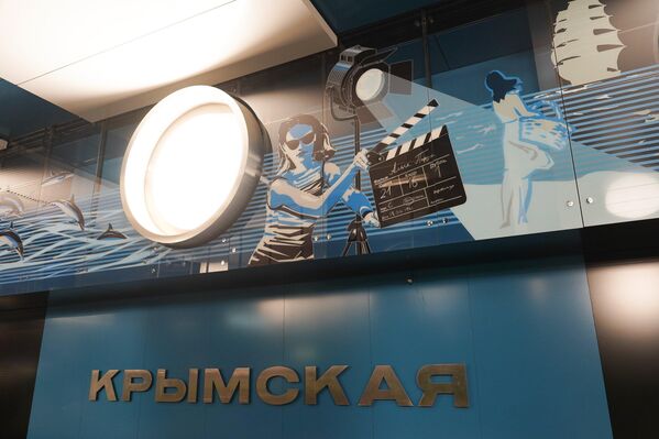&quot;Крымская&quot;В основе архитектурного решения — морская тематика: на платформе сделаны подвесные потолки в форме парусов, а колонны и балки напоминают крылья парящих птиц.  - Sputnik Беларусь