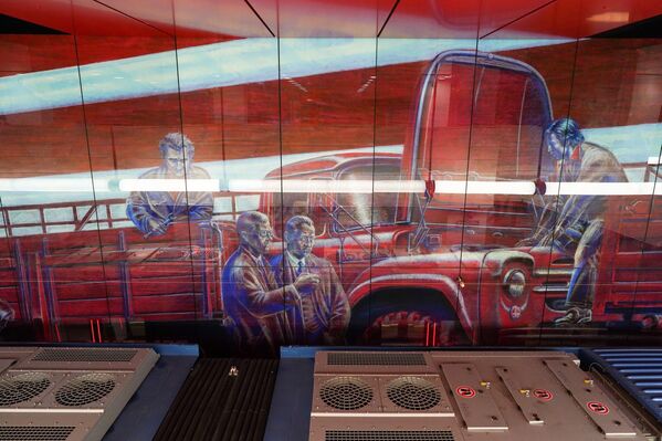 &quot;ЗИЛ&quot; Архитектурное решение станции &quot;ЗИЛ&quot; посвящено истории легендарного завода имени И.А. Лихачева, на территории которого сегодня формируется жилой и общественный район. - Sputnik Беларусь