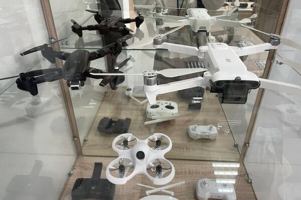 Белорусских студентов учат управлять дронами нового поколения - Sputnik Беларусь