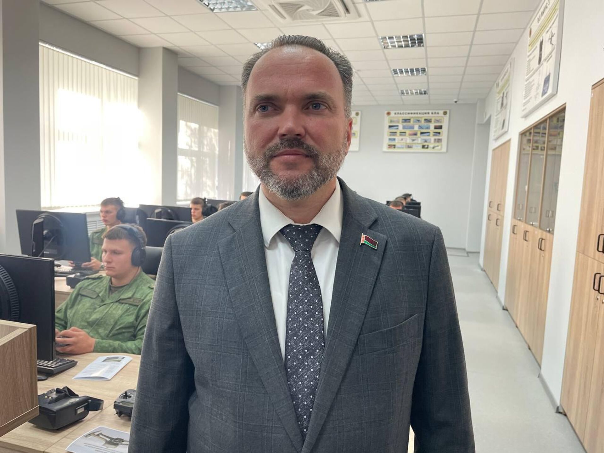 Белорусских студентов учат управлять дронами нового поколения - Sputnik Беларусь, 1920, 15.09.2025