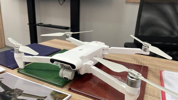 Белорусских студентов учат управлять дронами нового поколения - Sputnik Беларусь