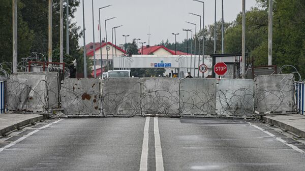 Загараджальныя збудаванні, узведзеныя польскімі пагранічнікамі на беларуска-польскай мяжы - Sputnik Беларусь