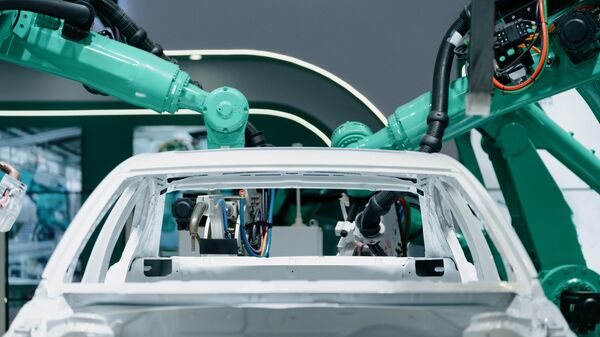 Роботизированный комплекс на автомобильном конвейере, архивное фото - Sputnik Беларусь