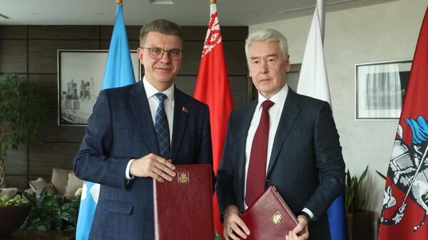 Старшыня Мінгарвыканкама Уладзімір Кухараў і мэр Масквы Сяргей Сабянін - Sputnik Беларусь