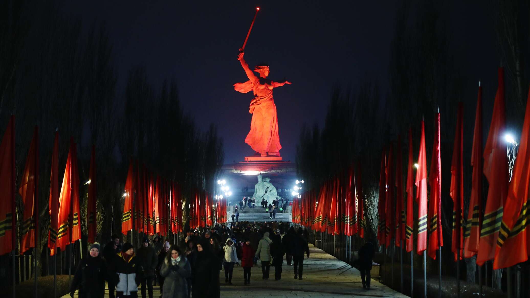 Путин согласен подумать над возвращением Волгограду названия Сталинград Путин согласен подумать над возвращением Волгограду названия Сталинград