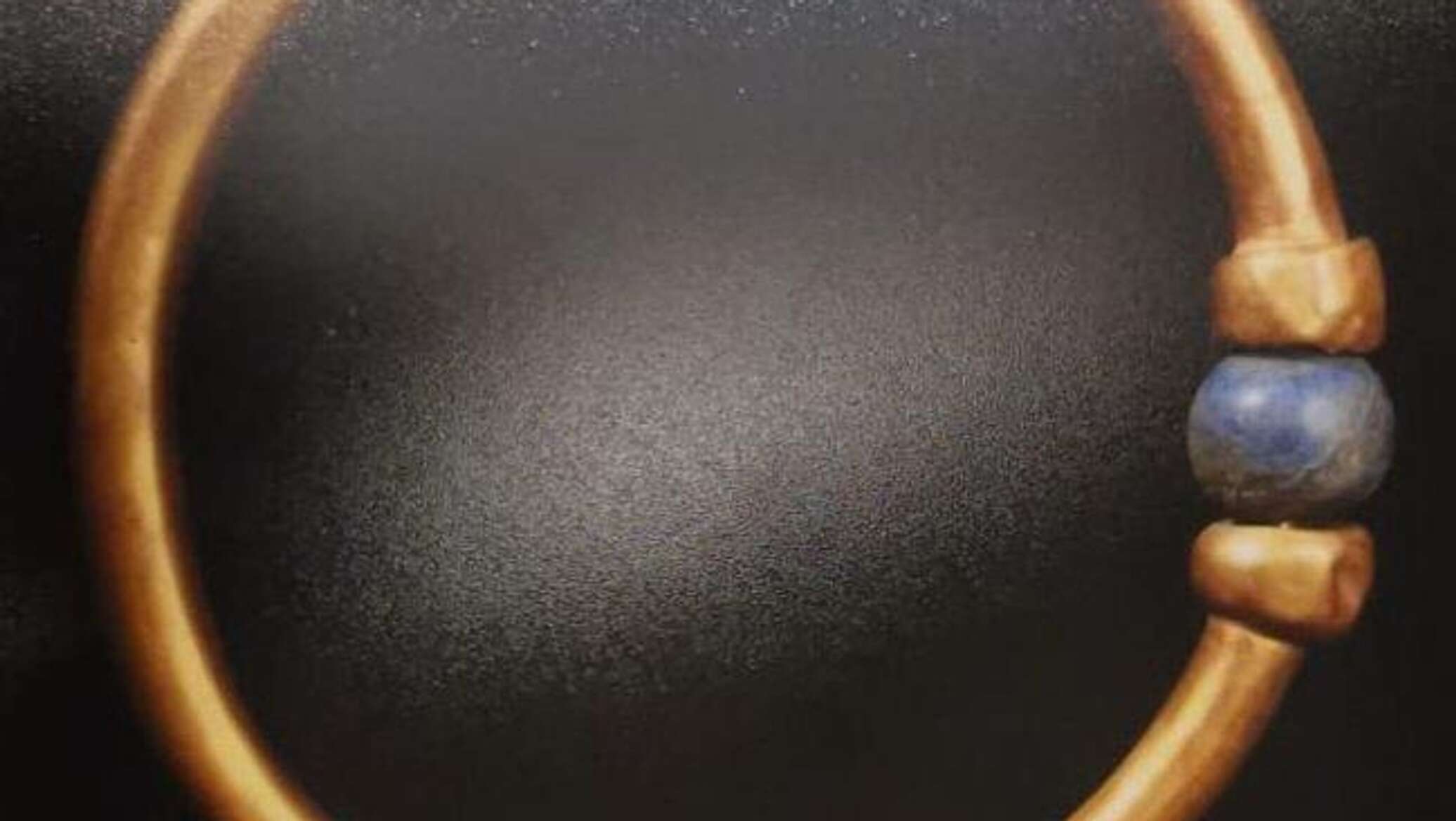 Злоумышленники украли из музея в Египте и переплавили золотой браслет фараона Злоумышленники украли из музея в Египте и переплавили золотой браслет фараона