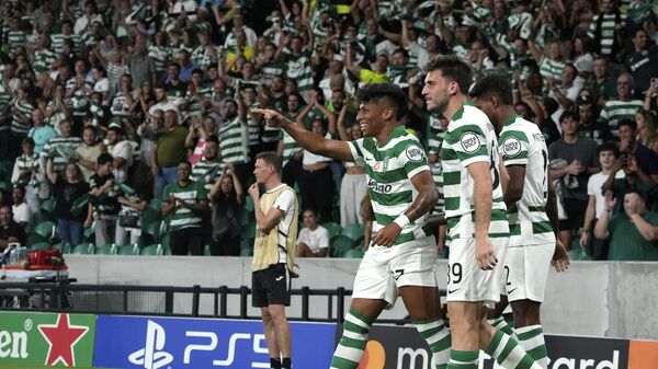 Игроки Спортинга во время матча с Кайратом - Sputnik Беларусь