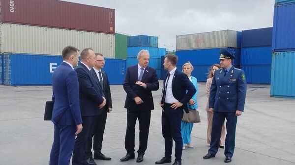 Старшыня Палаты прадстаўнікоў Ігар Сяргеенка наведаў транспартна-лагістычны цэнтр Мінск-Белмытсэрвіс-2 - Sputnik Беларусь