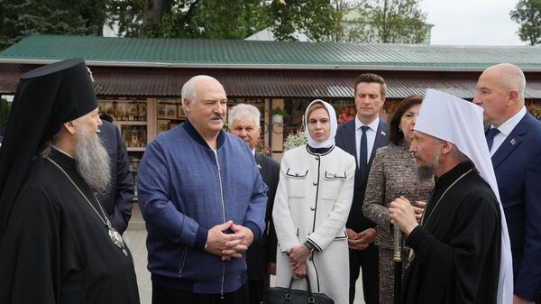 Прэзідэнт Беларусі Аляксандр Лукашэнка наведаў Свята-Успенскі Жыровіцкі мужчынскі манастыр - Sputnik Беларусь