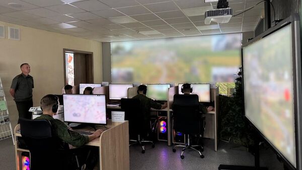 Тренажерный комплекс тактического звена управления в Военной академии - Sputnik Беларусь