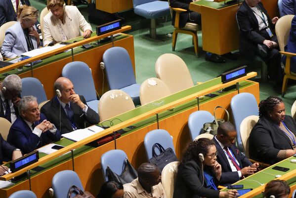 Пустующие места израильской делегации на конференции высокого уровня по мирному урегулированию вопроса о Палестине. - Sputnik Беларусь