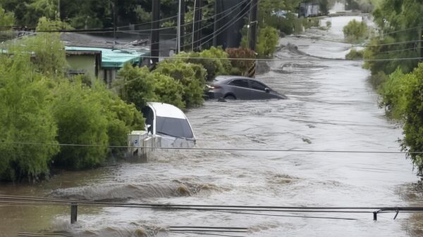 Самый мощный тайфун года бушует в Азии, есть погибшие (видео) - Sputnik Беларусь