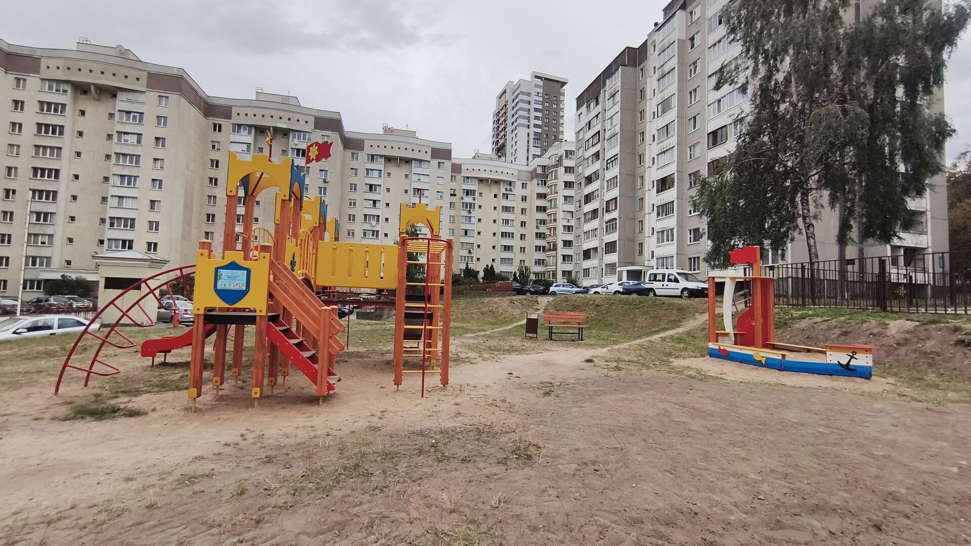 Детская площадка ДеТочка во дворе около домов №№33, 35, 37 на ул. Восточной - Sputnik Беларусь, 1920, 24.09.2025